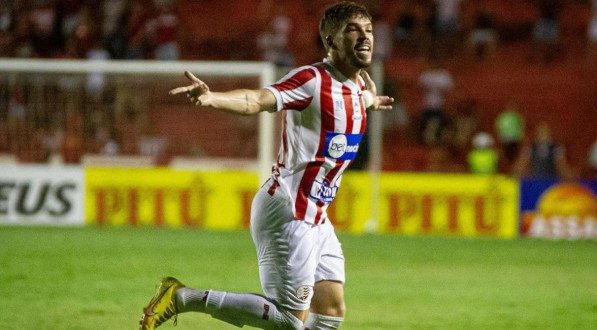 Júlio César marcou um dos gols da vitória do Náutico sobre o Porto