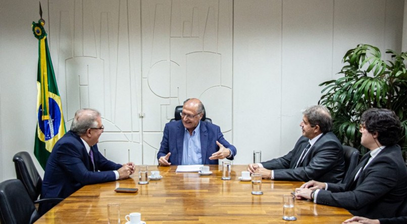 Reunião entre o vice-presidente, Geraldo Alckmin, e deputado federal pernambucano, Augusto Coutinho 