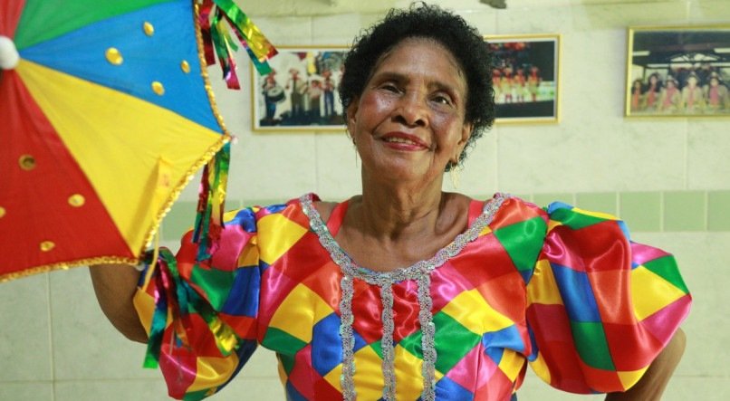 CARNAVAL MOVIMENTA NEGOCIOS EM PERNAMBUCO. RUA DAS CALÇADAS E DONA ZENAIDE PASSISTA.