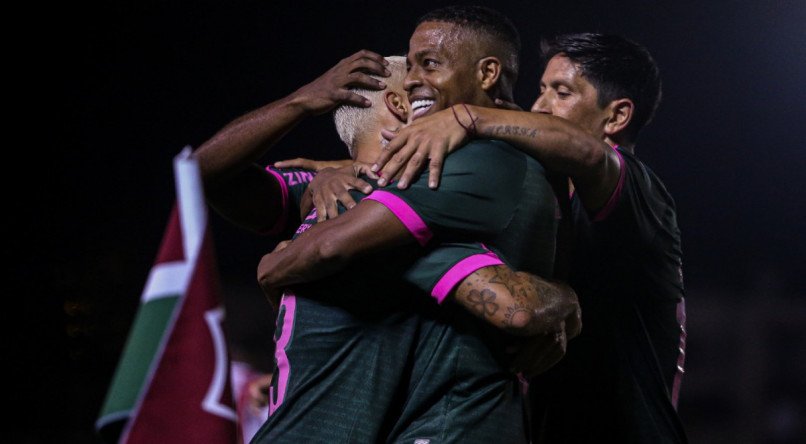 Jogadores do Fluminense celebram gol em jogo do Campeonato Carioca