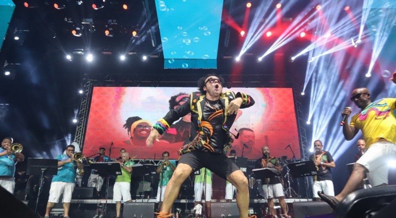 Maestro Forr&oacute; subiu ao palco do Marco Zero no segundo dia do Carnaval do Recife