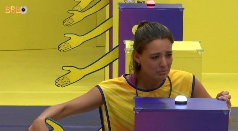 Beatriz chorando litros após perder a Prova do Líder do BBB 24