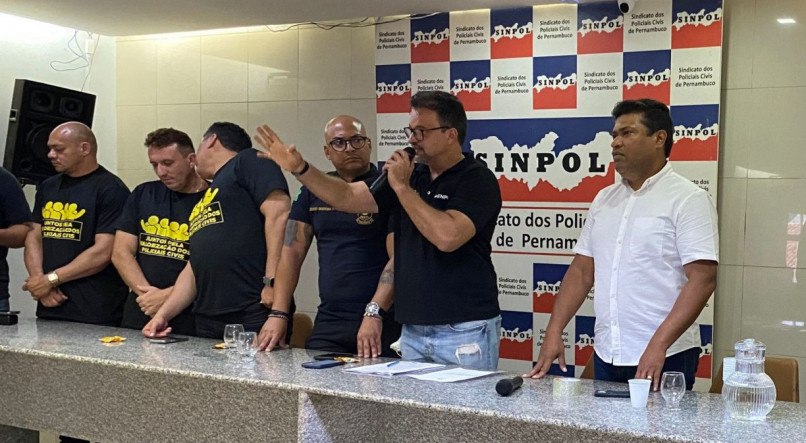 "... a luta continua com a Operação Padrão até a governadora Raquel Lyra cumprir com o que foi dito", disse Áureo Cisneiros, presidente do SINPOL.

