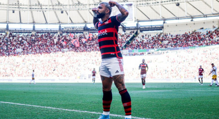 Gabigol marcou um dos três gols do Flamengo no jogo