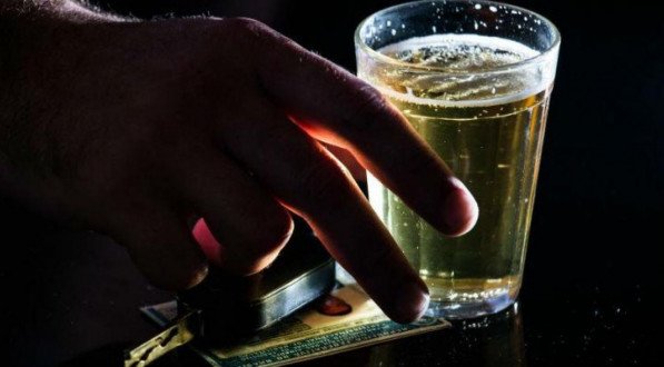 Motorista estaria embriagado e foi espancado pelos foli&otilde;es at&eacute; ficar desacordado