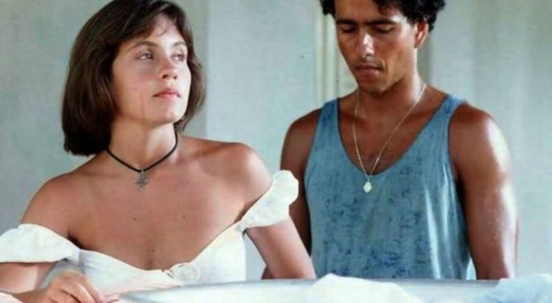 Adriana Esteves e Marcos Palmeira como Mariana e João Pedro na primeira versão de "Renascer".