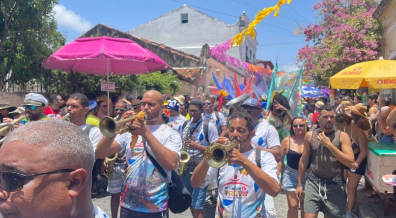 Projeto 'Meu Mundo é Frevo' dá o tom inicial aos festejos carnavalescos em Olinda com cortejos pelas ladeiras
