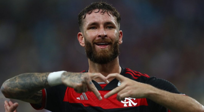 L&eacute;o Pereira, zagueiro do Flamengo, em a&ccedil;&atilde;o no campo