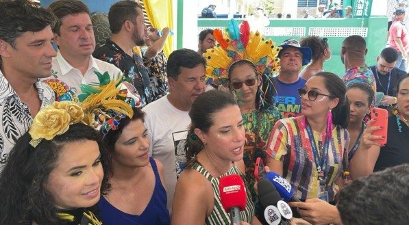 A governadora Raquel Lyra, a vice Priscila Krause e a prefeita de Bezerro, Lucielle Laurentino