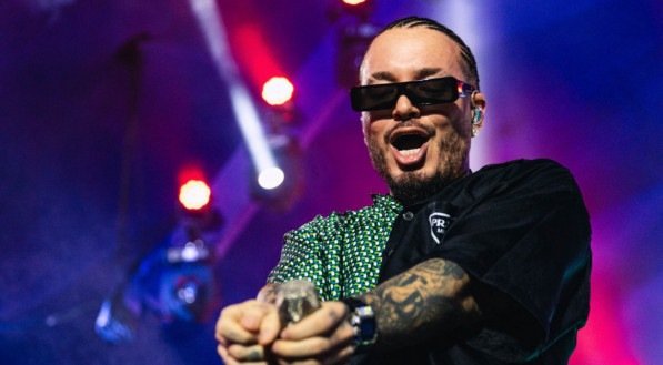Cantor colombiano J Balvin em show no Carvalheira na Ladeira