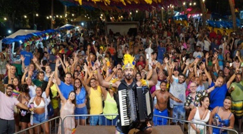 Festa contou com atrações Orquestra 100% Camará, Samba pros Amigos, Maracatu Nação Noronha, Geo Moura, Edy Fernandes, Diego Cabral e arrastão do Maracatu