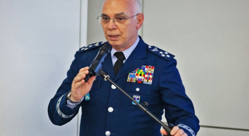 Novo comandante subistitui Carlos Almeida Baptista Júnior
