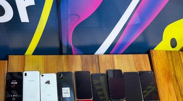Do total de aparelhos que estavam com elas, 18 eram iPhones