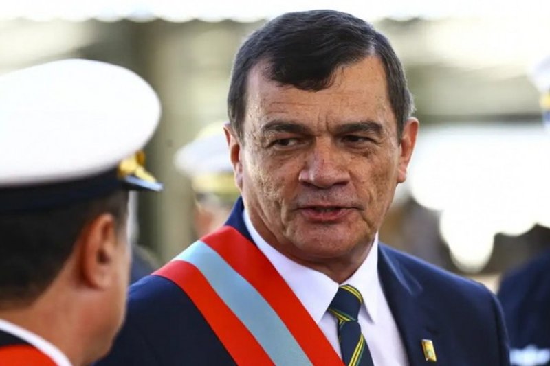 Ex-ministro da Defesa atuou para demover Bolsonaro de iniciativas golpistas, afirma advogado