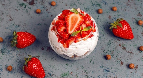 Mousse de morango fitness: delicie-se com a sobremesa dos sonhos!