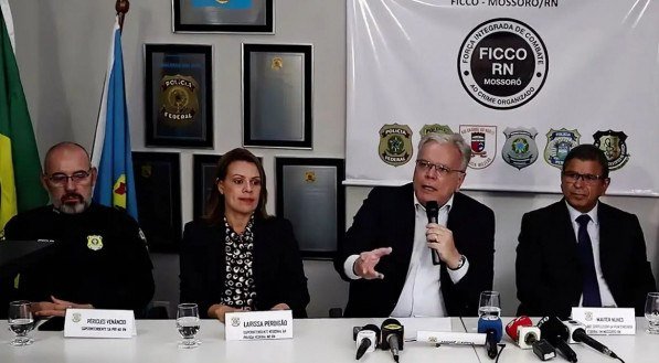 Governo suspende banho de sol e visitas em penitenciárias federais