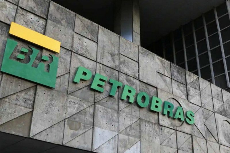 Especialistas acreditam que Petrobras terá que optar entre se endividar ou reduzir investimento em ano eleitoral