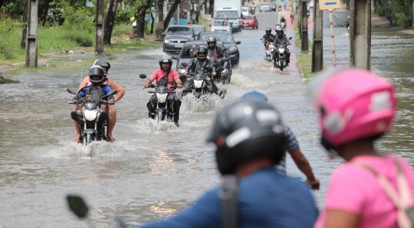 Imagem ilustrativa de chuva no Recife