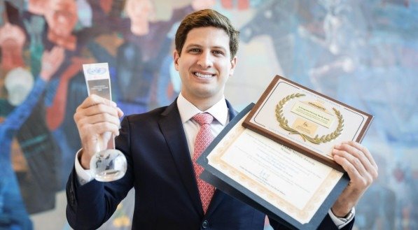 Prefeito representou a cidade ao receber o mais alto prêmio de política pública da ONU