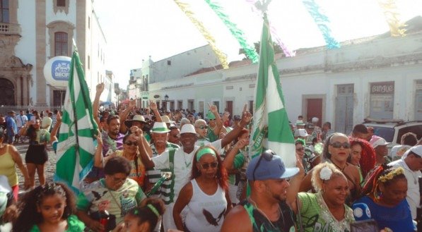 Integrantes da escola Gigante do Samba durante as apurações das notas