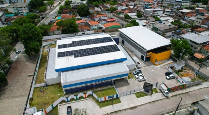 No Recife, foi levada em consideração a instalação de redes de energia solar em 94 unidades educativas para redução de custos