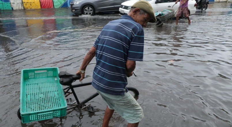 Fortes chuvas provocaram alagamentos em diferentes mesorregiões de Pernambuco