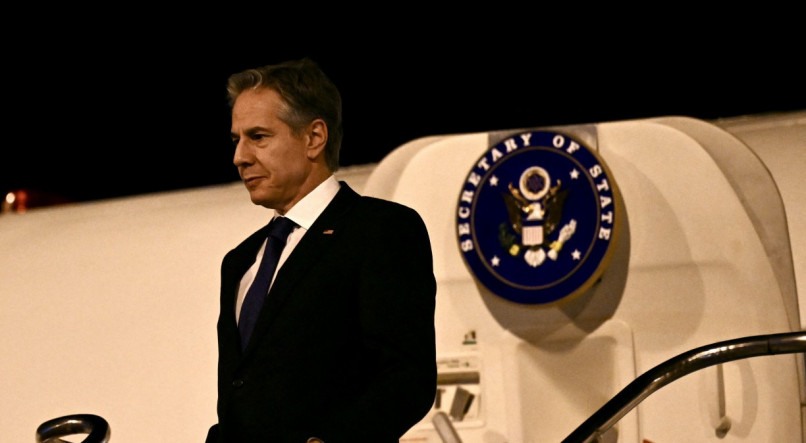 Chefe da diplomacia dos Estados Unidos, Antony Blinken, chegou nesta terça-feira (20) ao Brasil
