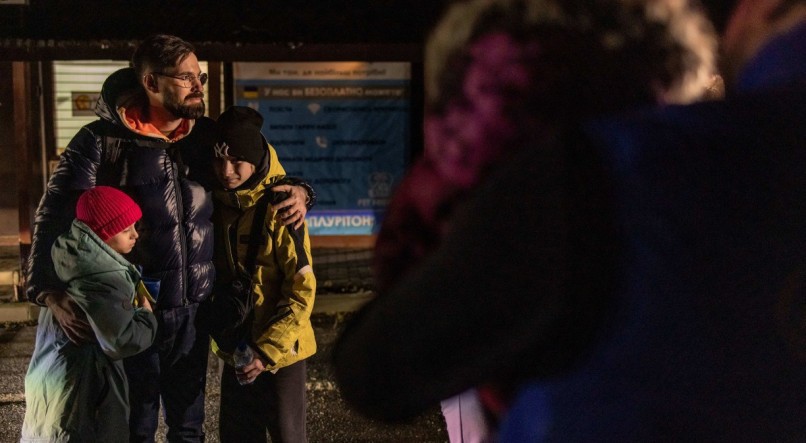 Onze crianças ucranianas levadas para a Rússia e os territórios ocupados durante a guerra foram recebidas com emoção por parentes nesta terça-feira (20), após cruzarem a fronteira procedentes de Belarus