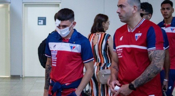 Delegação do Fortaleza desembarca na capital cearense com jogadores machucados