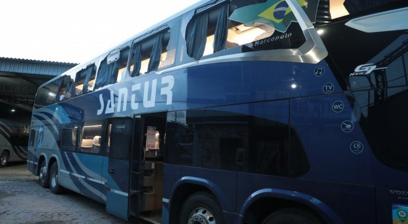 &Ocirc;nibus do Fortaleza foi atacado por membros da organizada do Sport ap&oacute;s sair da Arena de Pernambuco