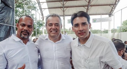 Honorato, de Tamandaré, ao lado de Danilo Cabral e Silvio Costa Filho
