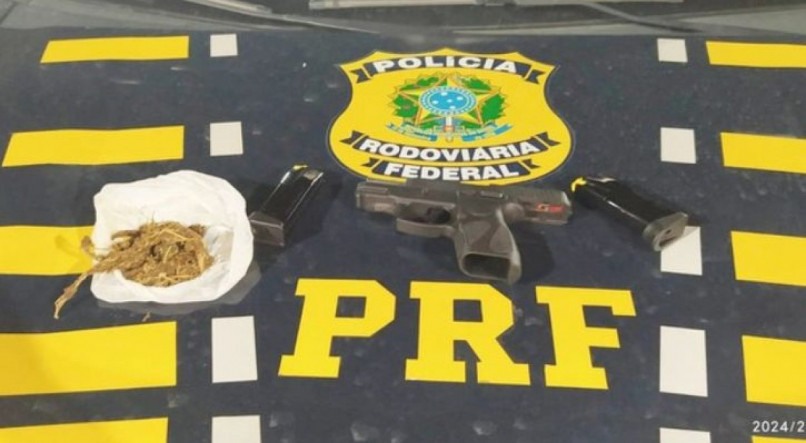 PRF detém homem com dinheiro falso e pistola no Recife. 