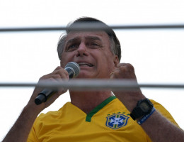 Jair Bolsonaro discursa em manifestação de apoio na Avenida Paulista, neste domingo (25)