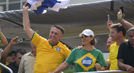 Jair Bolsonaro em ato realizado na Avenida Paulista neste domingo (25)