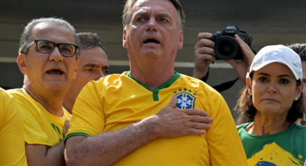 Jair Bolsonaro participa de ato em São Paulo, em 25 de fevereiro, para rejeitar as alegações de que ele planejou um golpe com aliados para permanecer no poder