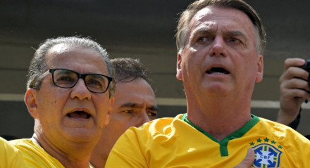 Silas Malafaia e Jair Bolsonaro em ato na Avenida Paulista, neste domingo (26)
