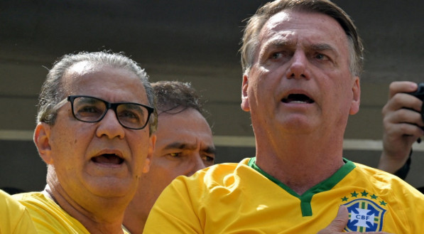 Silas Malafaia e Jair Bolsonaro em ato na Avenida Paulista, neste domingo (26)