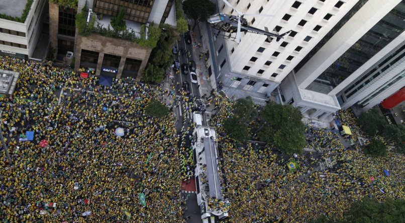 Confira o público que esteve presente na manifestação pró-Bolsonaro na Avenida Paulista, neste domingo (25)