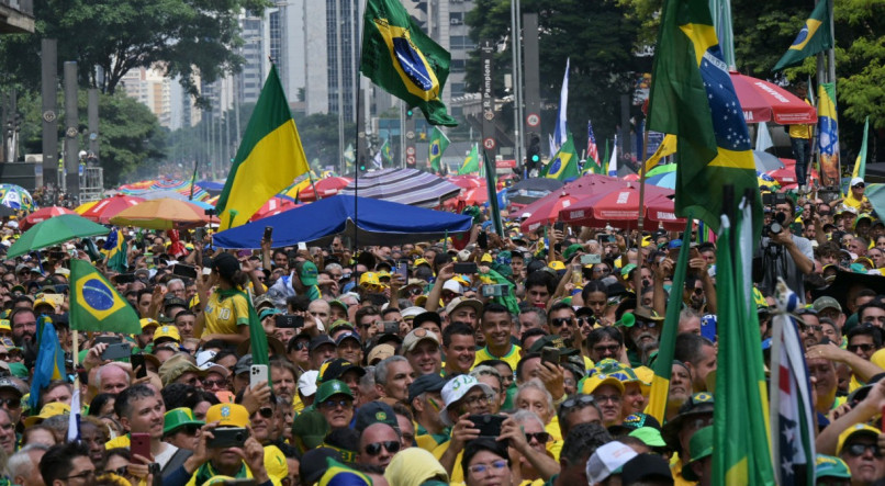 Público ocupou Avenida Paulista neste domingo (25), em apoio a Jair Bolsonaro
