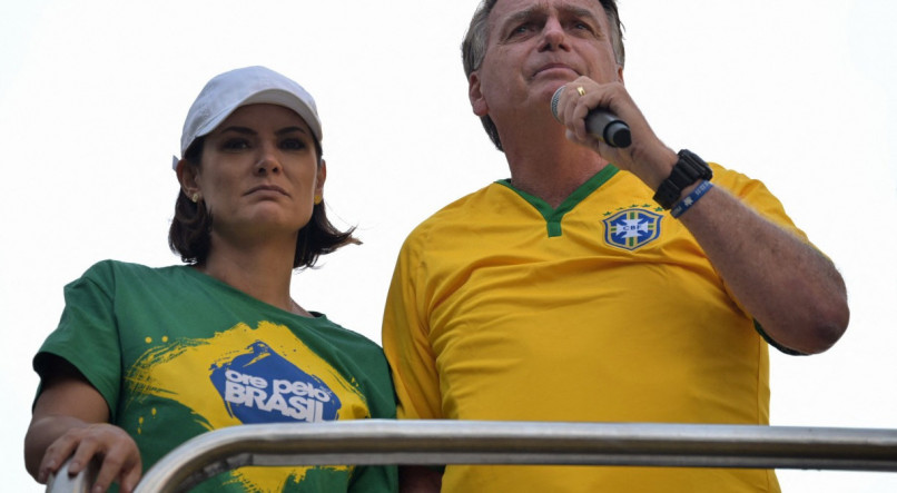 Michelle e o marido Jair Bolsonaro em manifestação na Avenida Paulista