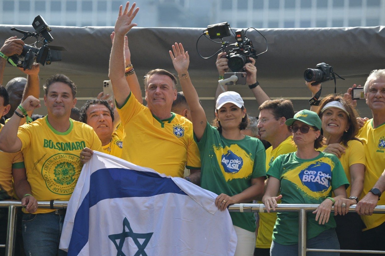A manifesta&ccedil;&atilde;o de Michelle Bolsonaro surgiu como uma resposta a discursos ir&ocirc;nicos do presidente Lula sobre a fam&iacute;lia Bolsonaro e suas tentativas de buscar san&ccedil;&otilde;es contra o Brasil