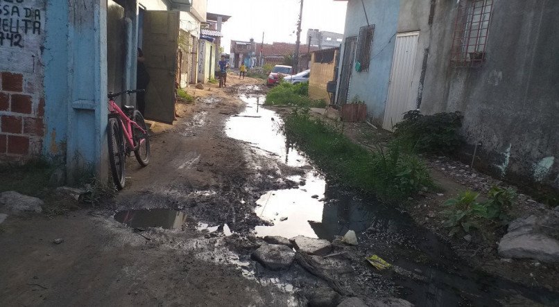 Logradouro abandonado pela Prefeitura do Jaboatão