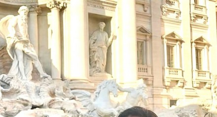 Rannya Freitas, na Fontana de Trevi, em Roma

