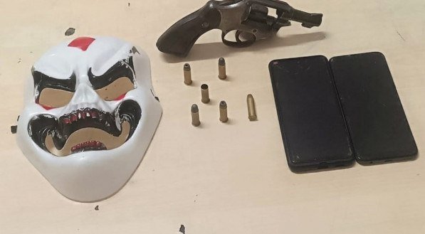 Arma de fogo e munições foram apreendidas pela Polícia Militar em Itamaracá