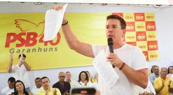 Felipe Carreras no evento Agenda 40, com Sivaldo Albino, em Garanhuns