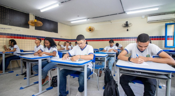 Pernambuco lidera o ranking nacional de alunos matriculados no ensino médio em tempo integral, de acordo com os dados do Censo Escolar 2023 