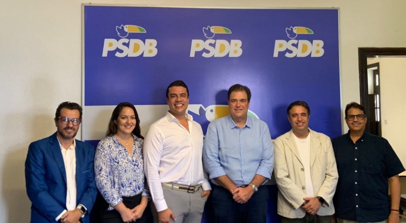 Comitiva de Caruaru participa de reunião do diretório estadual do PSDB 