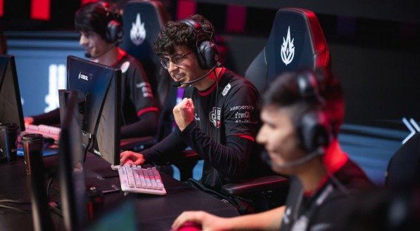 Grevthar celebra jogada pela RED Canids no CBLoL 2024