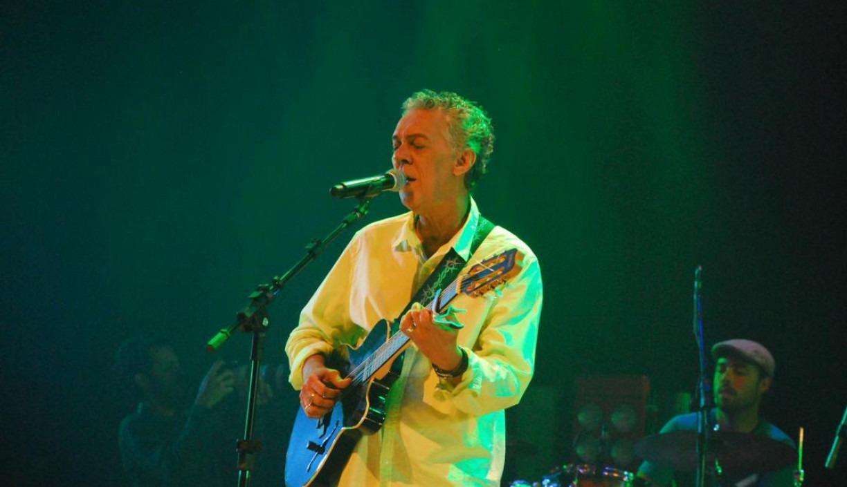 Zeh Rocha celebra 50 anos de carreira com show no Teatro de Santa Isabel, no Recife
