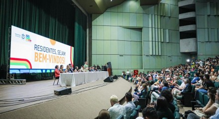 Os 1.572 novos residentes em saúde que irão atuar na rede pública de Pernambuco foram recepcionados pela governadora Raquel Lyra, durante cerimônia realizada no Centro de Convenções